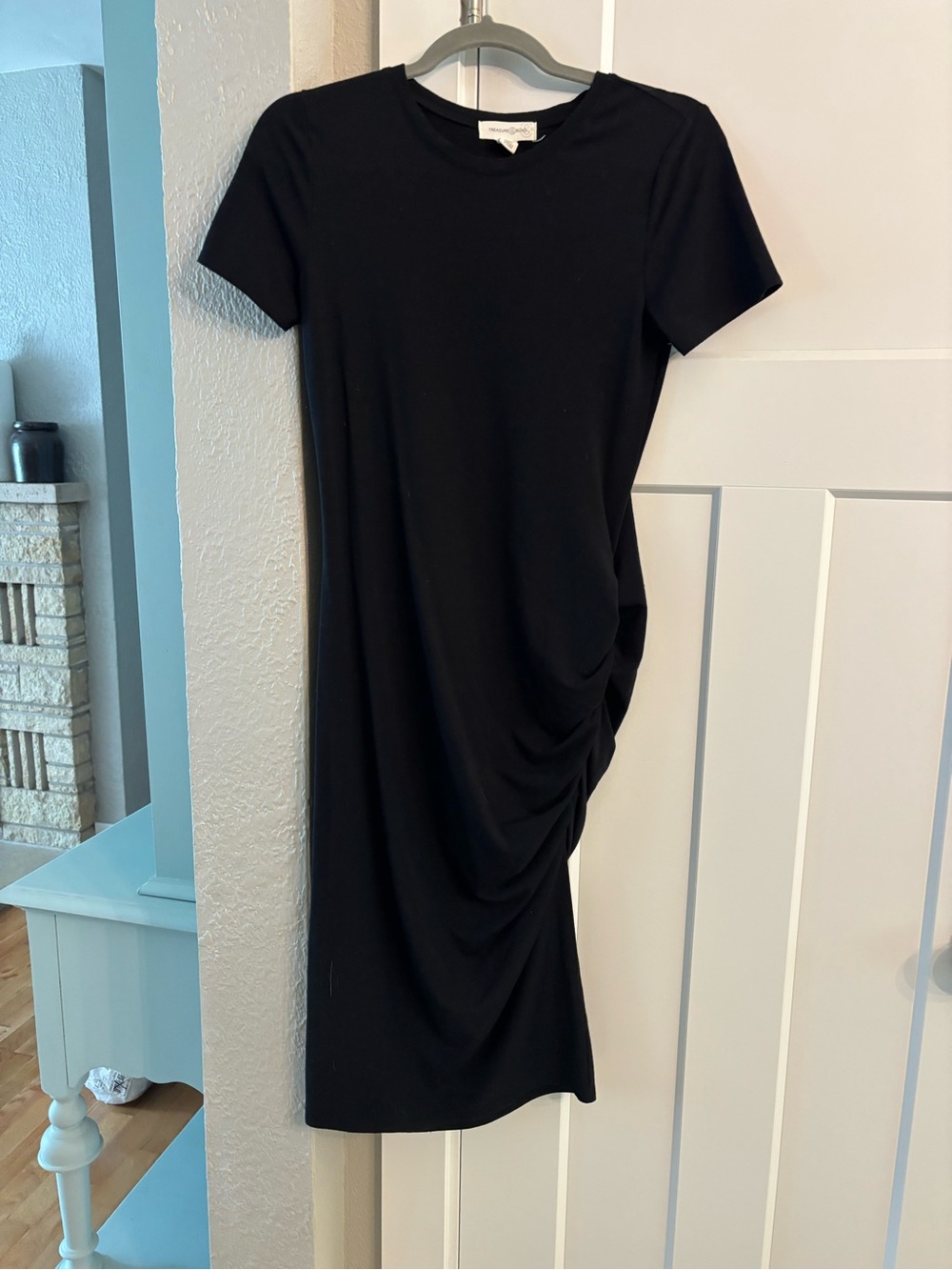 Treasure & Bond Black Short-Sleeve Ruched Midi Dress